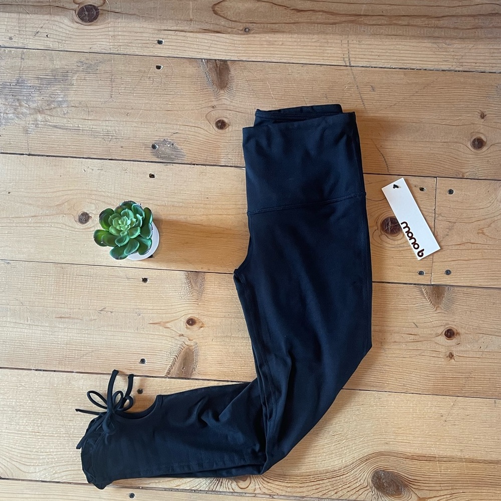 Mono B capri tie legging